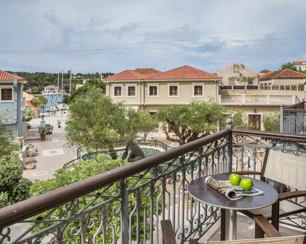 Superior Suite with Partial Harbour View No 103