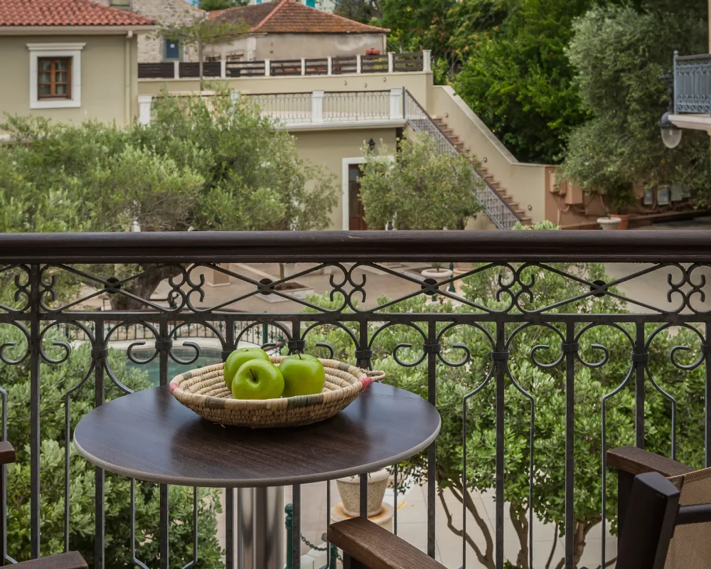 Suite with Courtyard View No 105